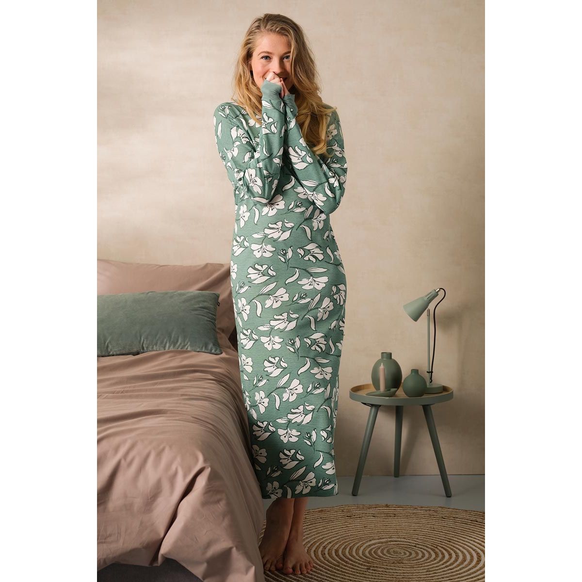 Lang bloemen | Gratis verzending € 40,- en gratis retour | de mooiste pyjama's, nachthemden, ondermode en meer